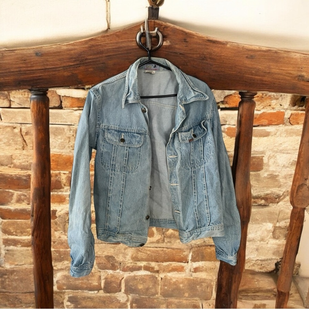 Lois vintage Unisex light blue denim jacket size 56 100% cotton.
